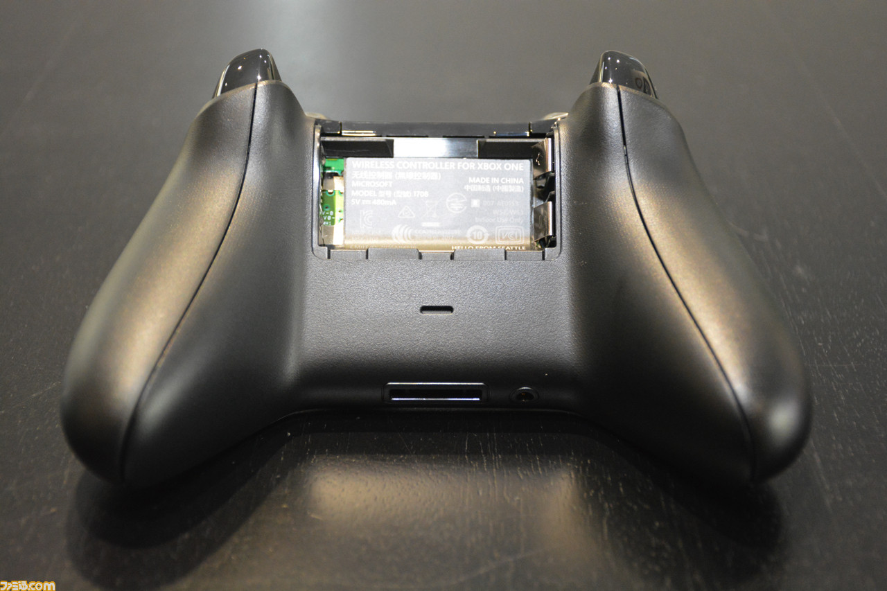 Xbox One Xの製品版が編集部に到着! さっそく本体構成をチェックしてみた!!_24