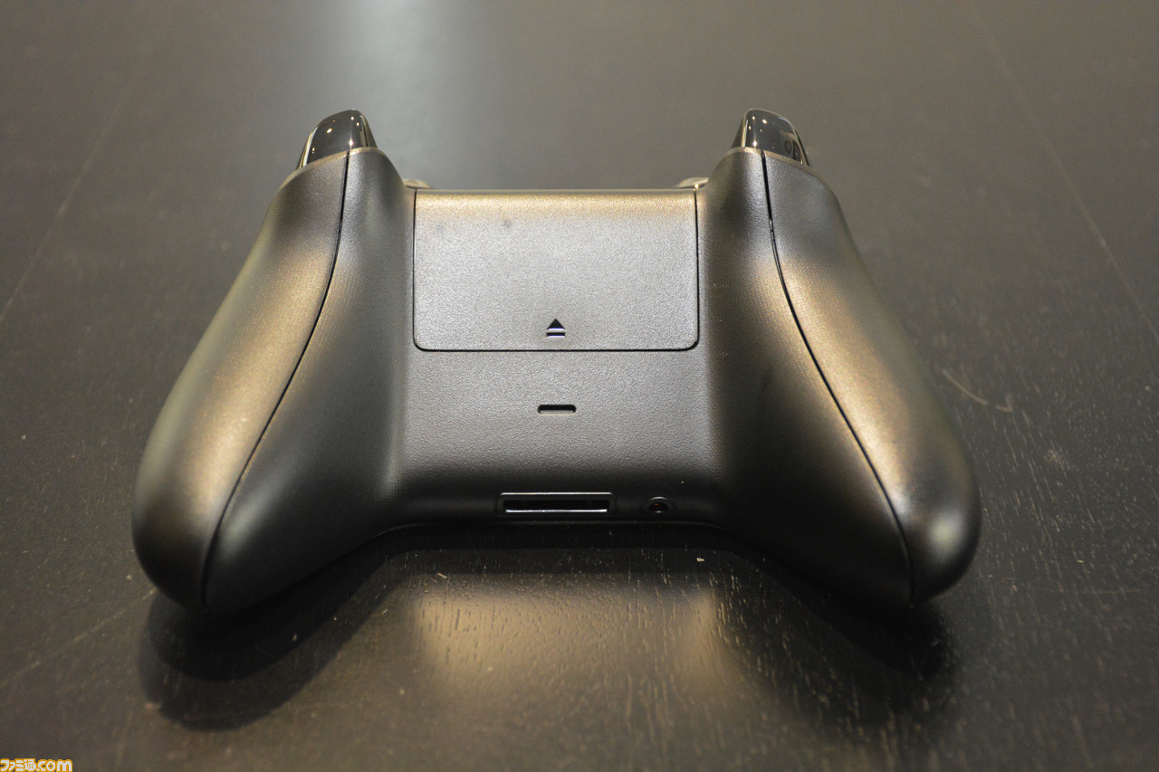 Xbox One Xの製品版が編集部に到着! さっそく本体構成をチェックしてみた!!_23