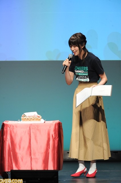 「ざっこwww」 笑顔と煽りが溢れるアイコンらしい誕生日イベント! “『青木瑠璃子のI have Controller』バースデー社員総会”リポート_13