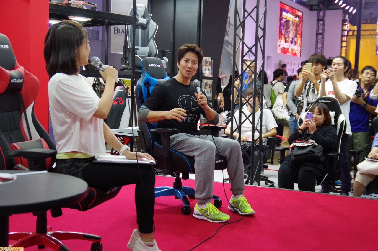 きみはケイン・コスギの竜巻旋風脚を見たことがあるか。esportsで勝つための筋トレ&トークショーをリポート【TGS2018】_04