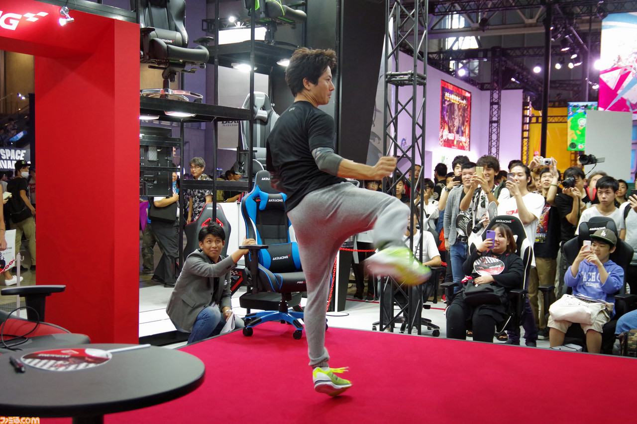 きみはケイン・コスギの竜巻旋風脚を見たことがあるか。esportsで勝つための筋トレ&トークショーをリポート【TGS2018】_05