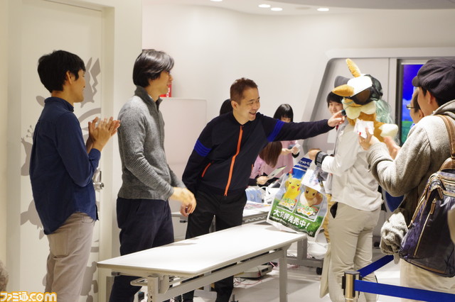 『ポケモン ピカ・ブイ』発売記念イベントに増田順一氏らが登場! 先着151名にポケモンたちのぬいぐるみを図鑑番号順にわたすサプライズも!_08