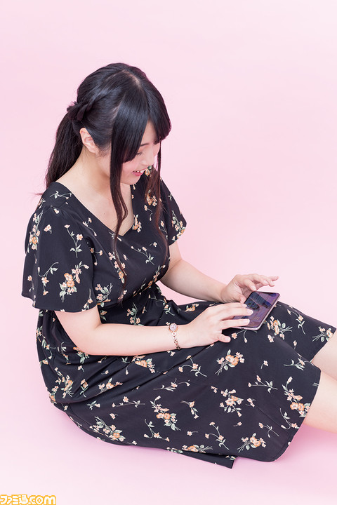 『アイマス シンデレラガールズ』大坪由佳さん(三村かな子役)インタビュー。「ライブでは幸せな気持ちになってくれるように、いつも笑顔を心がけています」_04