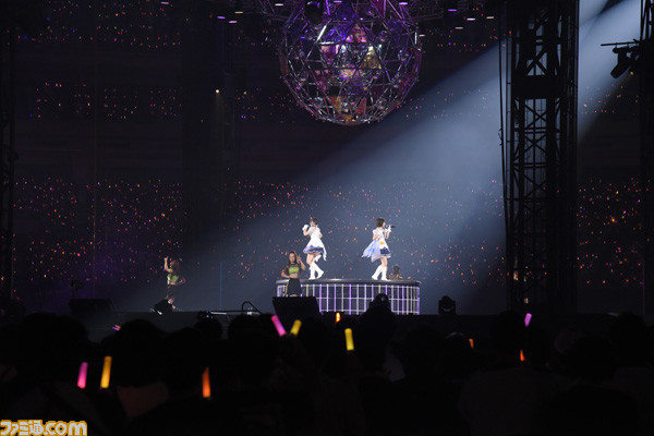 『アイマス シンデレラガールズ』“Funky Dancing!”(名古屋公演)1日目リポート――DJ KOOがサプライズ出演! 初お披露目楽曲も多数でナゴヤドームが熱狂のダンスフロアーに_06