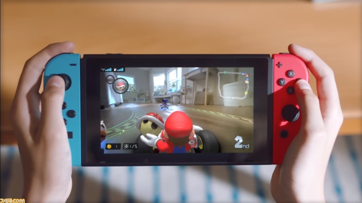 『マリオカート ライブ ホームサーキット』がSwitchで10/16発売。カメラ内蔵カート&ARで新たな『マリオカート』がお家にやってくる