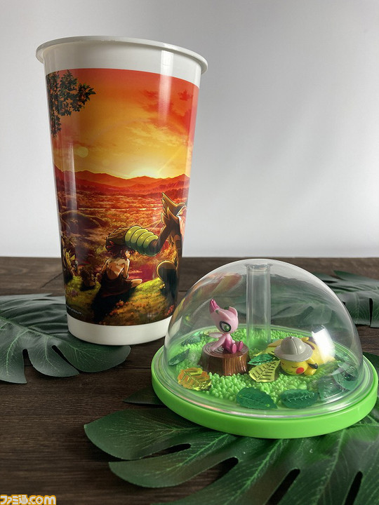 『劇場版ポケットモンスター ココ』テラリウム風ドリンクケースが映画館にて発売。色違いのセレビィとピカチュウの可愛いフィギュアが中に