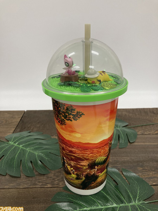 『劇場版ポケットモンスター ココ』テラリウム風ドリンクケースが映画館にて発売。色違いのセレビィとピカチュウの可愛いフィギュアが中に
